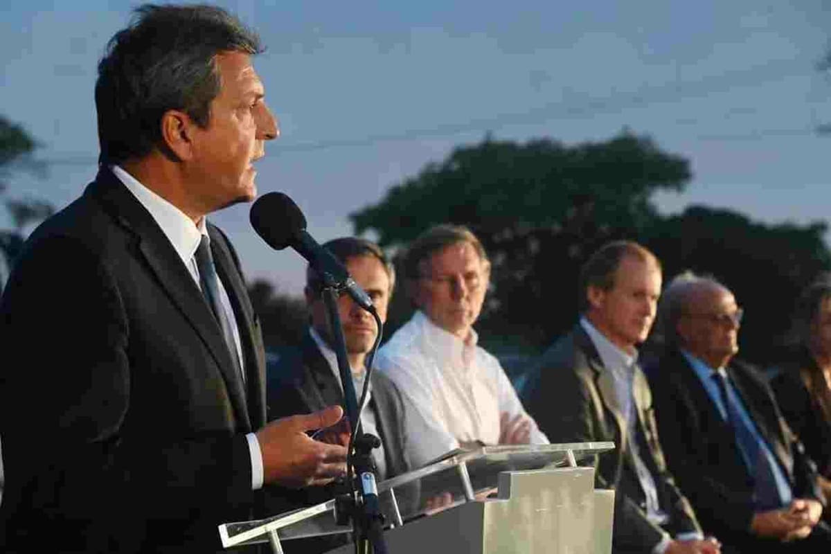Massa anunció compensaciones a productores porcinos, avícolas y de huevos por $3.500 millones