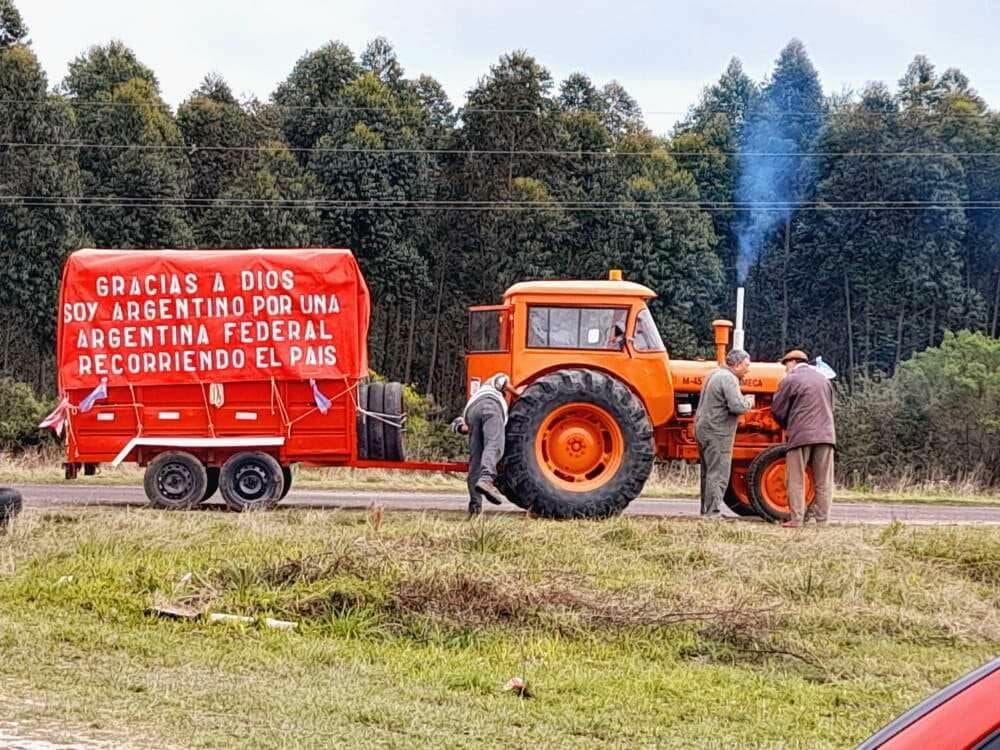 Recorre el país en tractor hasta Tierra del Fuego por su cariño con el campo