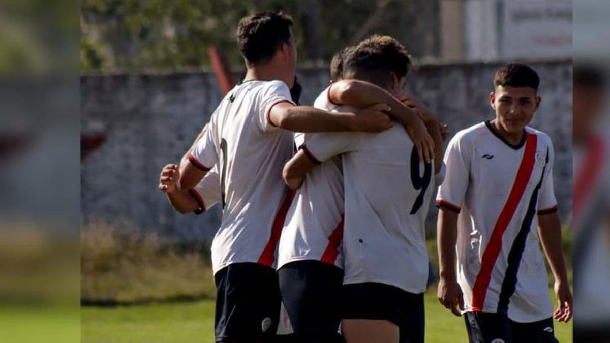 Triunfo de Racing en el cierre de la fecha 12 de la Primera A del fútbol local