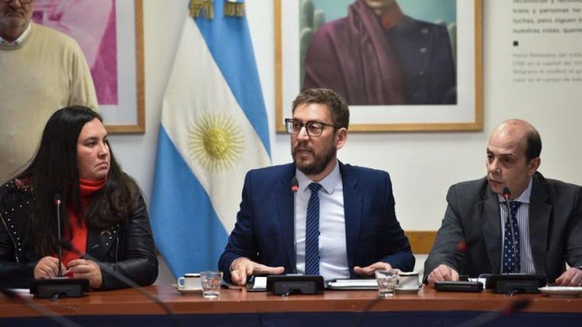 Asuntos Constitucionales avaló autorizar a la jueza Capuchetti a investigar el celular del Milman