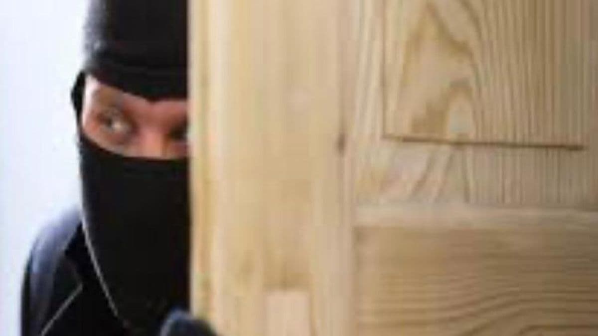 Volvió a la casa que cuidaba y se habían llevado todo