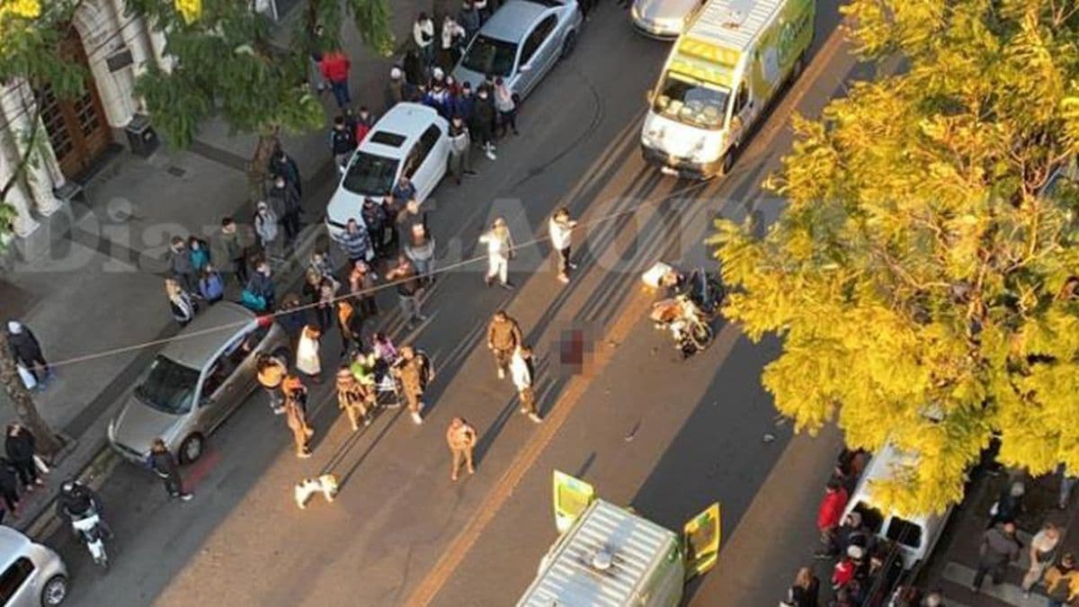 Una mujer de 42 años murió al ser embestida por una moto en pleno Centro de la ciudad