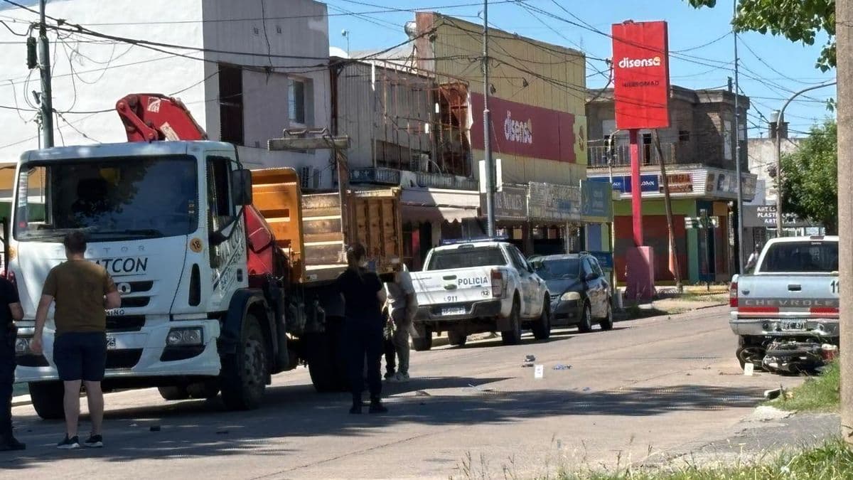 Muerte cerebral para la joven motociclista que protagonizó un violento siniestro vial en avenida Illia y Balboa