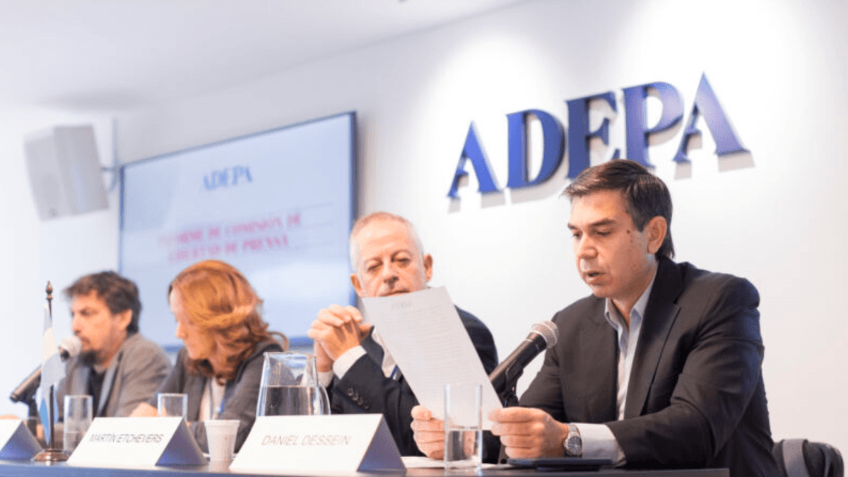 ADEPA advirtió sobre el hostigamiento a periodistas y cuestionó la "Oficina de Respuesta Oficial" del Gobierno