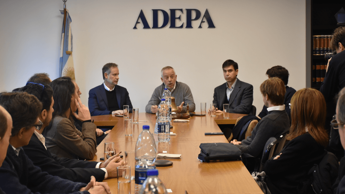 El periodismo profesional importa: ADEPA lanza campaña nacional por la información verificada