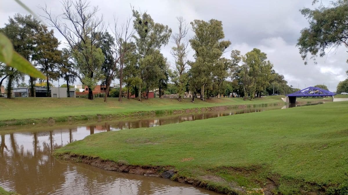 Abundante lluvia en Pergamino: casi 100 milímetros y se espera un viento sur intenso