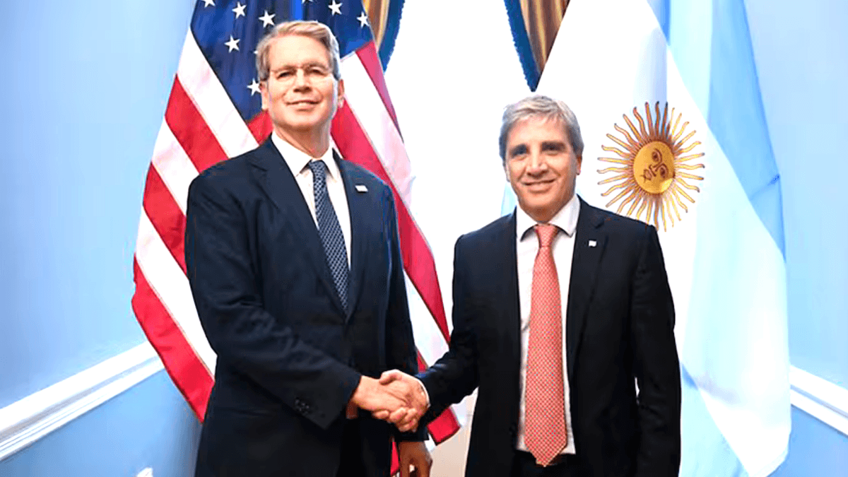 Luis Caputo vuelve de EEUU y crecen las expectativas por anuncios económicos