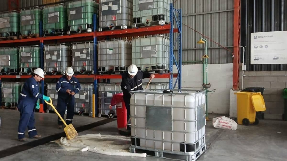 Actuaron los Bomberos Voluntarios de Zárate. Incendio de un vehículo en plena madrugada en Paraguay y Berutti