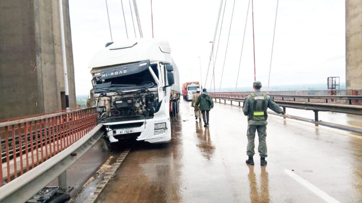 Un accidente entre camiones afectó el tránsito en el puente Zárate–Brazo Largo durante la mañana del martes