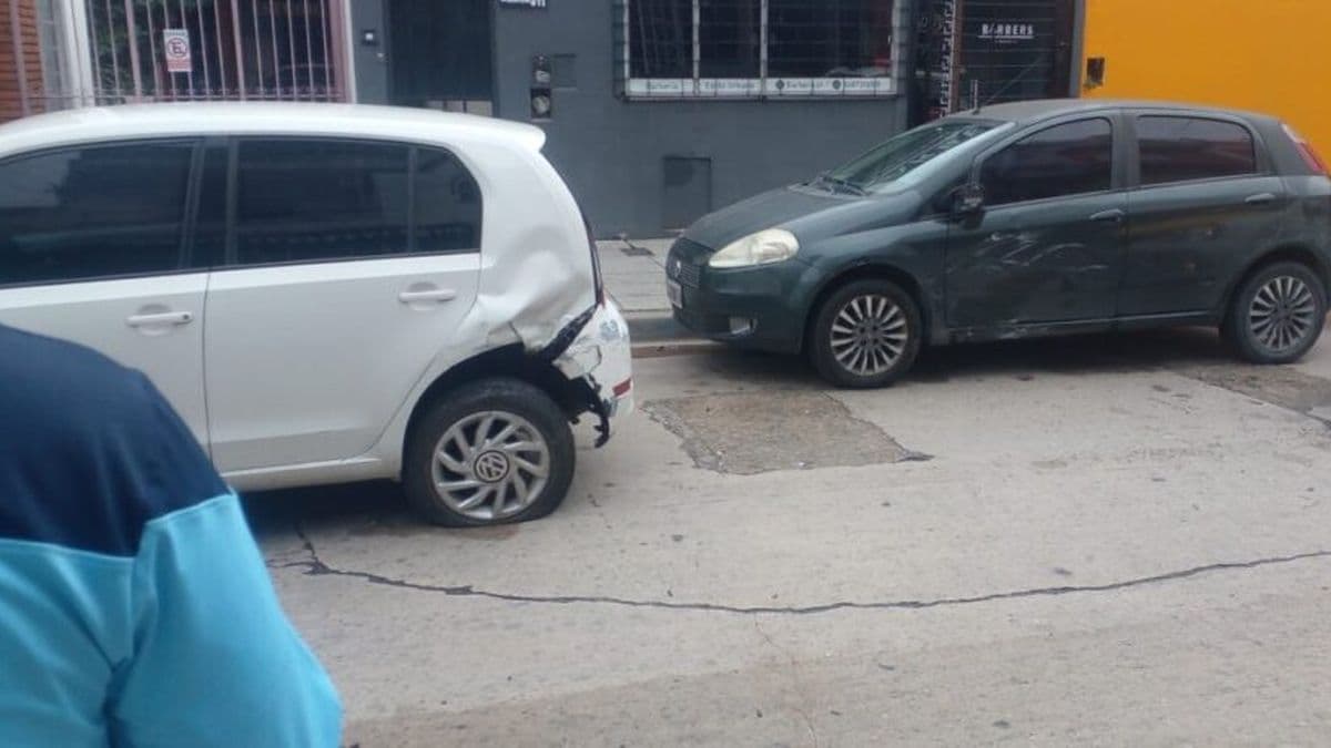 Violento choque en el centro de Zárate dejó tres autos dañados