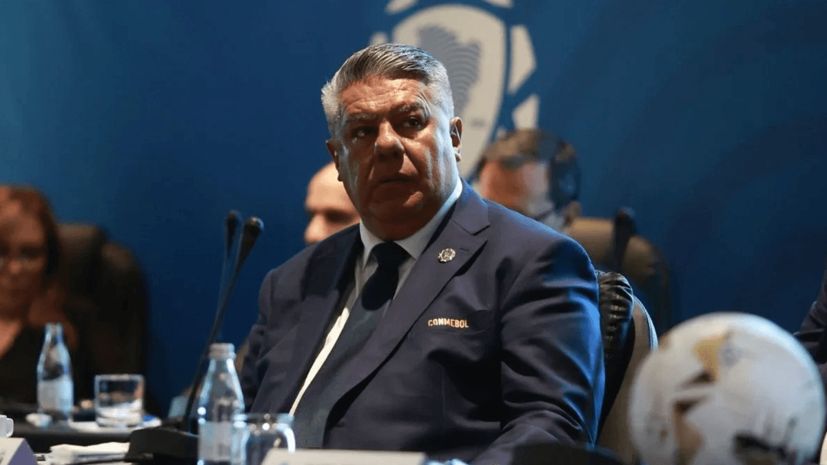 Suspensión para once jugadores y seis meses de castigo para Verón por el "espaldazo"