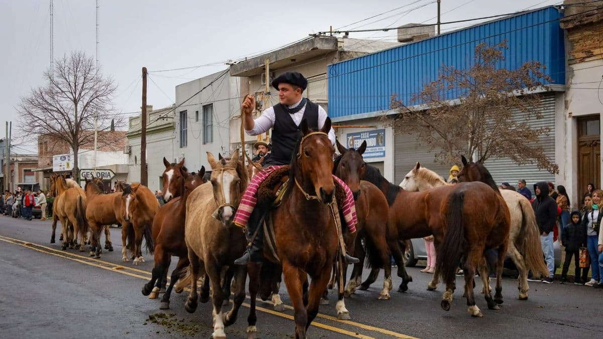 Pergamino se viste de tradición: desfiles, peñas y día de campo para celebrar la identidad gaucha