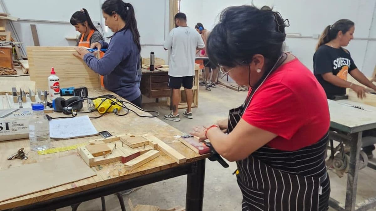 Un paso más hacia el futuro: el Programa Emprender entregará 320 certificados