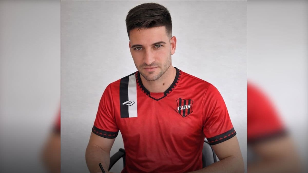 Douglas abrió el mercado con la llegada del arquero Facundo Perrone