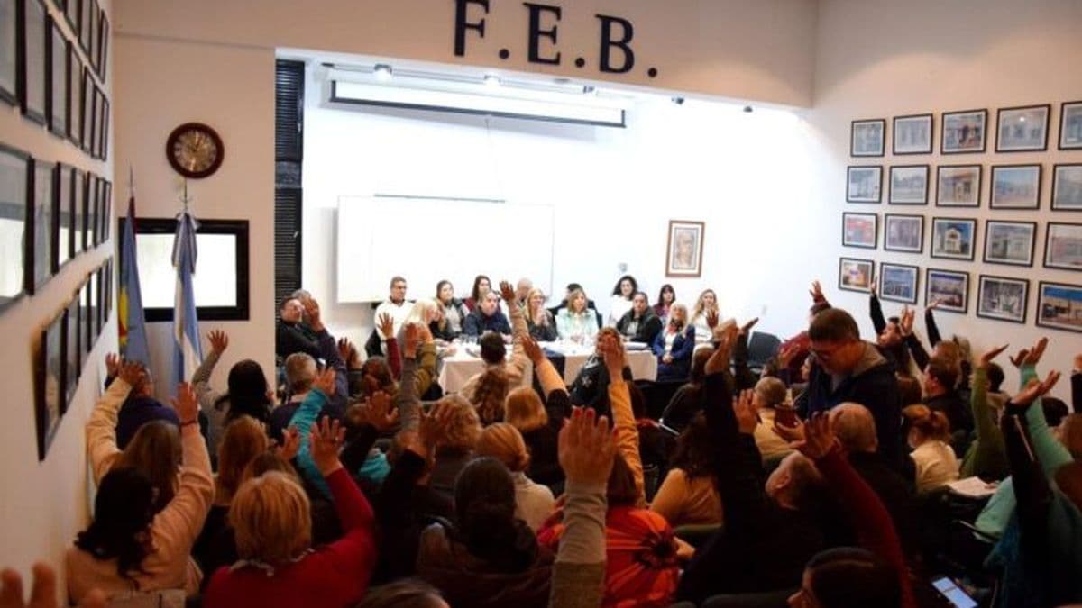 Paritaria docente: la FEB aceptó el aumento pero Pergamino votó en contra