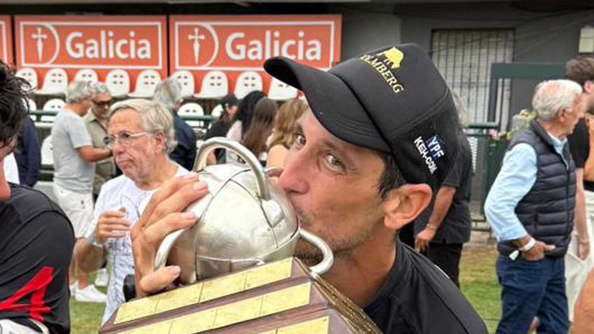 Federico Ferrari, tricampeón del Abierto Argentino de Pato, en Fuera de Página