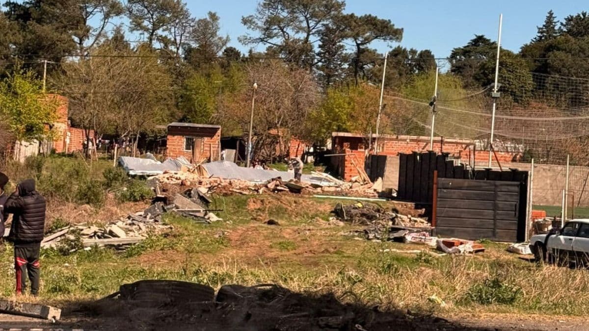 Zárate: Concejales recibieron a vecinos tras polémico desalojo en la rotonda de acceso a la ciudad