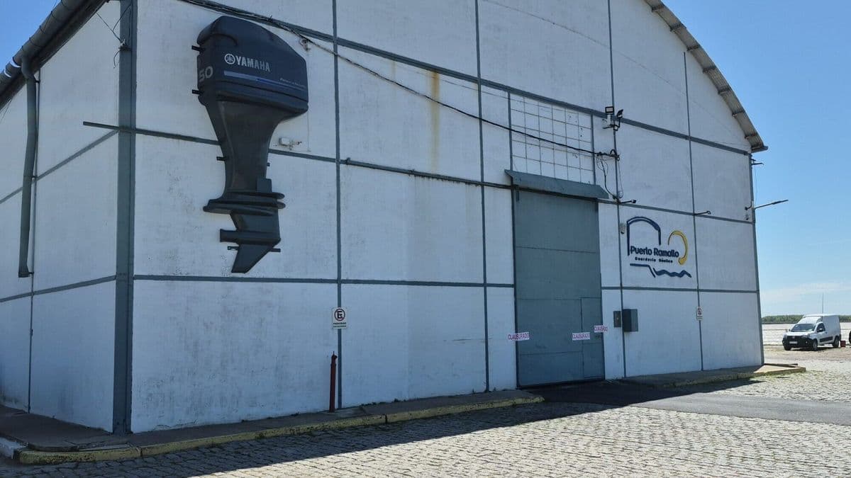 Ramallo: crece la polémica por el futuro del galpón portuario y su uso como guardería náutica