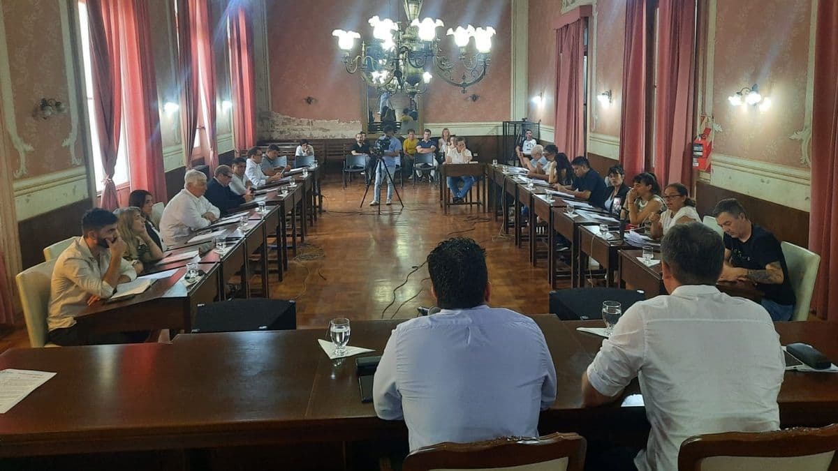 San Pedro: Fuerte reacción vecinal por la despedida de concejales en la última sesión del año