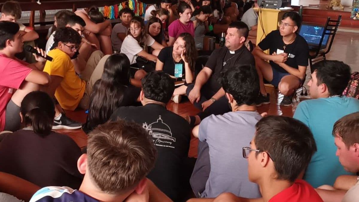 Comienza la Misión Emaús: jóvenes de la diócesis llegan a San Pedro para anunciar que Jesús vive