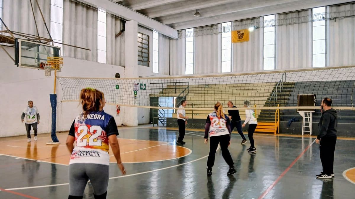 Newcom: el juego deportivo que revoluciona la vida de los adultos mayores en Pergamino