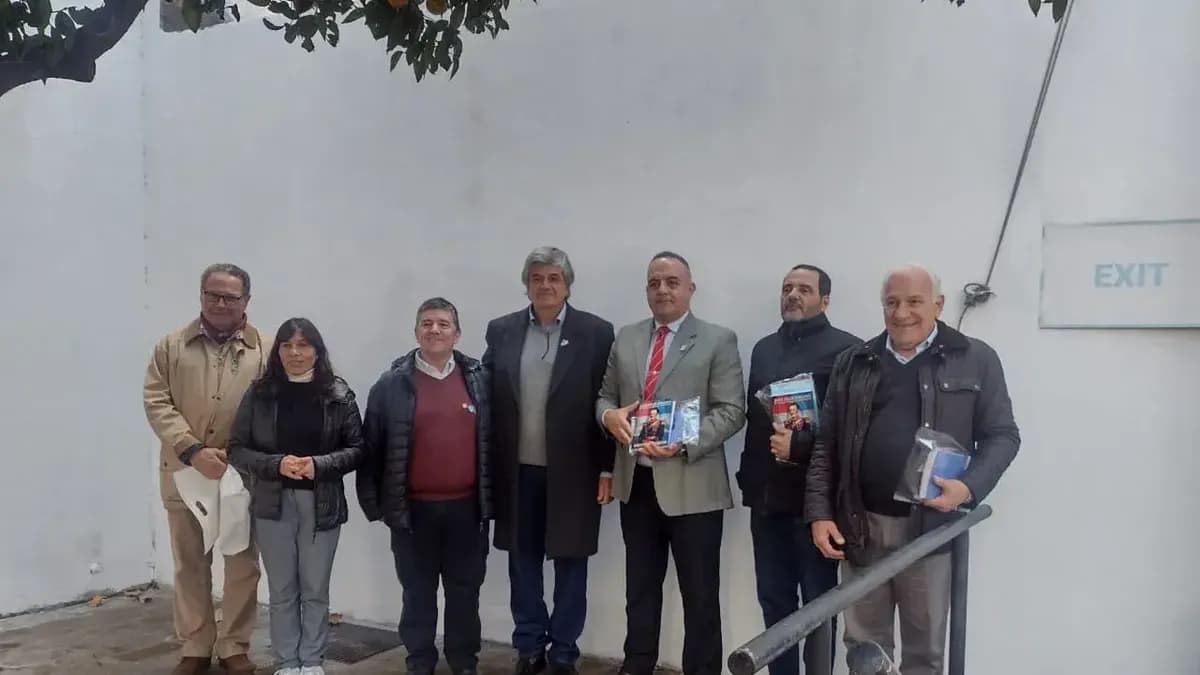 Internos de la UP3 de San Nicolás confeccionaron banderas y libros Braille para el Cabildo