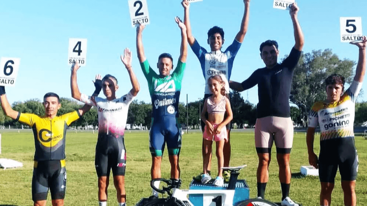 Ciclismo: El nacido en San Pedro Gabriel Pioli brilló en Salto y cerró el año con un triunfo contundente