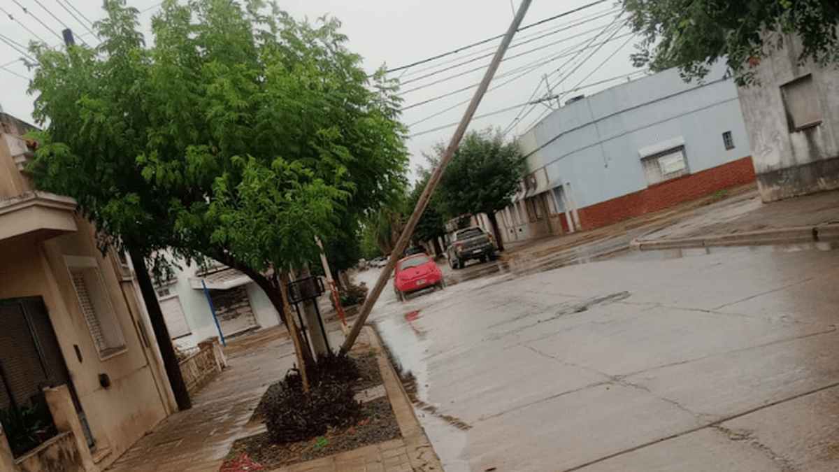 Tras el temporal, San Pedro registró caída de postes pero sin daños graves