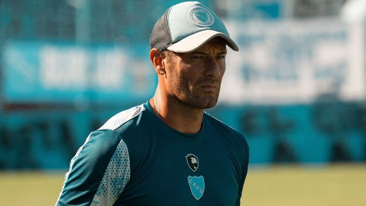 Zárate: Santiago Davio dejó de ser el DT de fútbol del CADU, el fin de un ciclo que marcó la historia del club