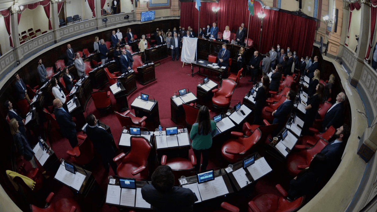 Sin quórum y con fuerte tensión política, se cayó el debate por las reelecciones indefinidas en el Senado