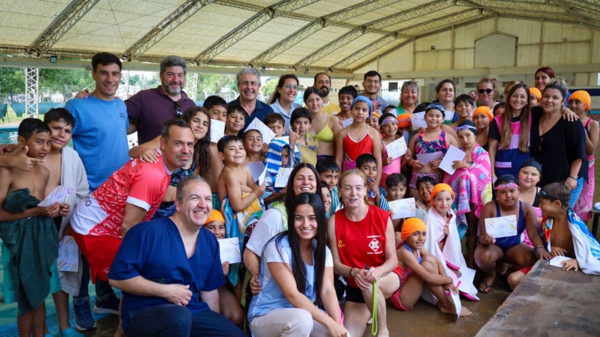 Un cierre con chapuzón en Pergamino: el Programa "Vuelta al agua" despidió el año entre juegos y aprendizaje