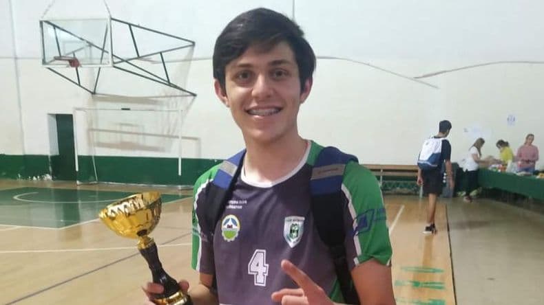 Ivo Shandley disputa el Nacional Sub 16 de voleibol con el seleccionado de Bueno