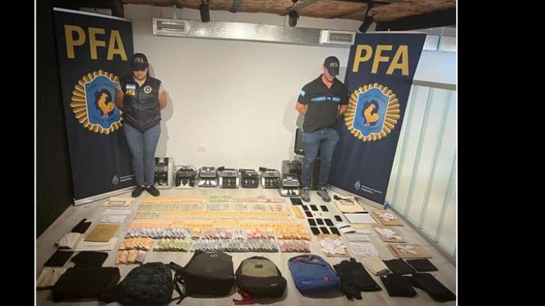 La Policiacutea Federal allanoacute una financiera de nuestra ciudad
