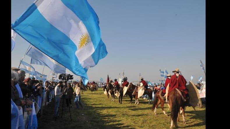 Masiva protesta multisectorial en San Nicolaacutes contra el Gobierno