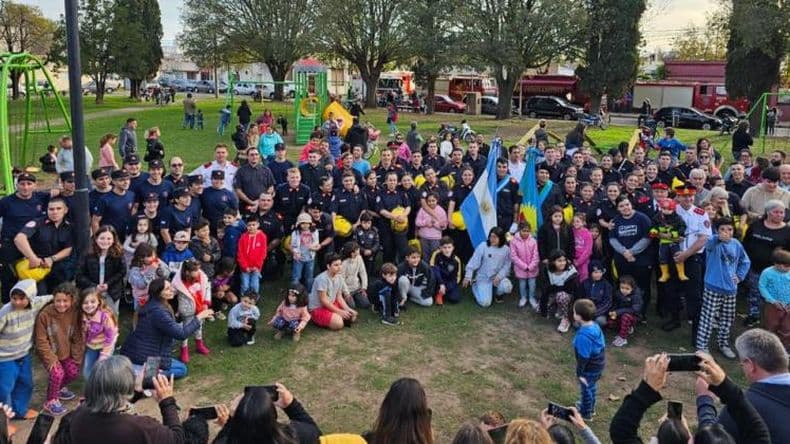 Los bomberos celebraron su diacutea y plantearon las dificultades econoacutemica