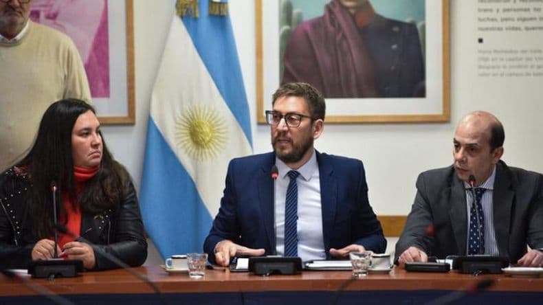 Asuntos Constitucionales avaló autorizar a la jueza Capuchetti a investigar el celular del Milman