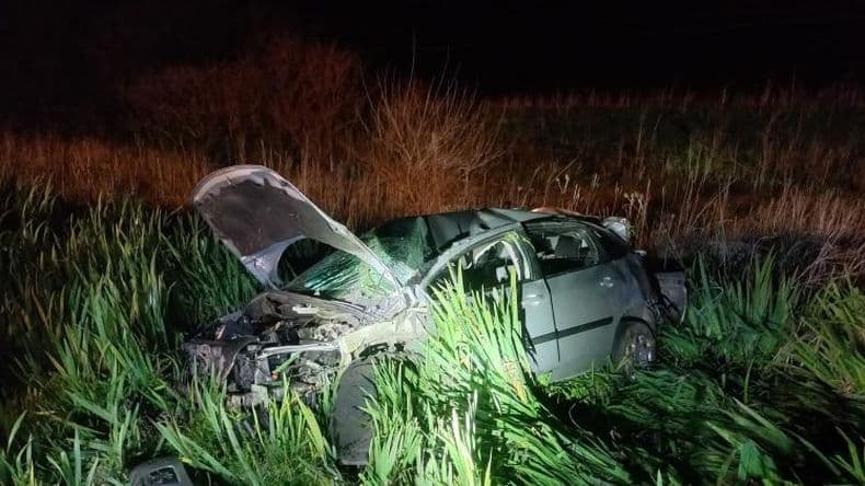 Despiste y vuelco de una familia pergaminense en la curva de Maguire
