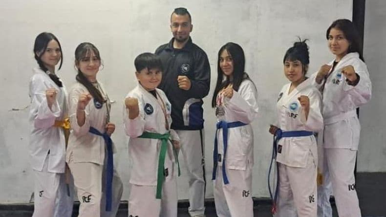 Taekwondo- la Academia Cheolgwon se destacoacute en la 2ordf Copa Ciudad de Perg