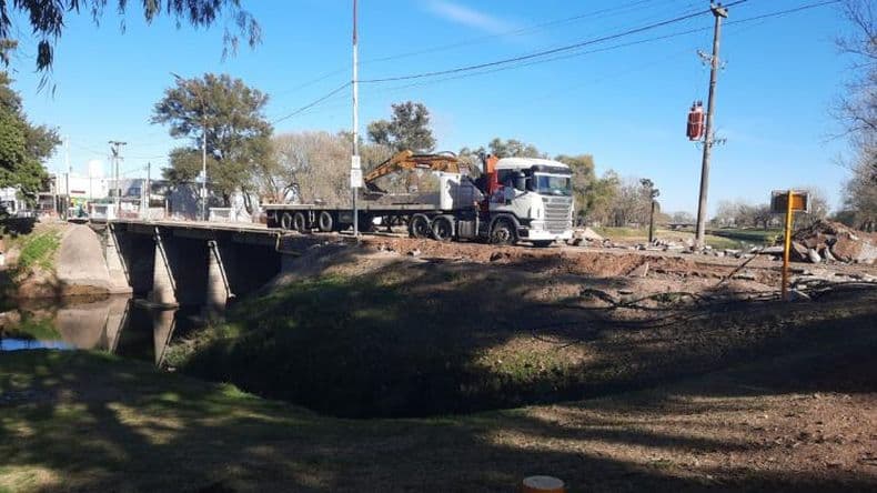 A la par de la demolicioacuten del viejo puente comenzaron las obras complementa