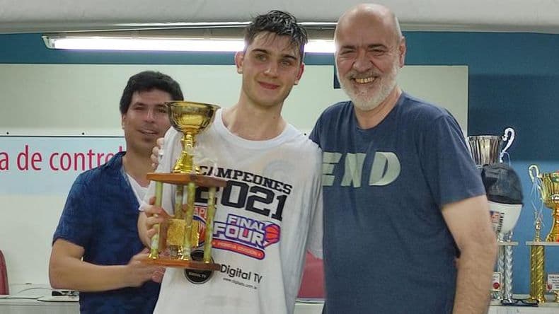 Comunicaciones es campeoacuten en el basquetbol local luego de 19 antildeos
