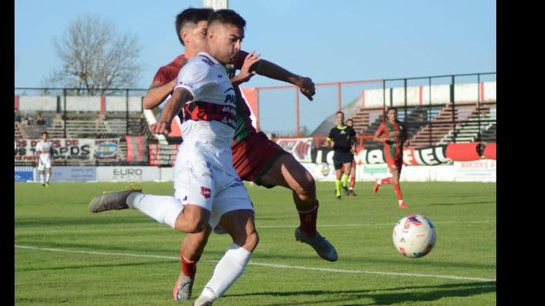 Douglas no jugoacute bien y perdioacute en su estadio ante Las Parejas