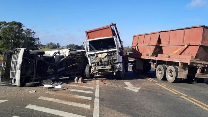 Un hombre en grave estado luego de un triple choque en la Autopista y Ruta Ndeg 