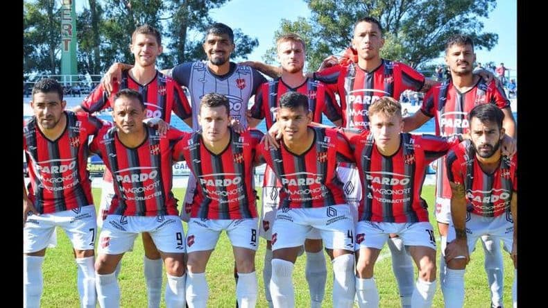 Douglas jugoacute su mejor partido en el torneo y goleoacute como visitante