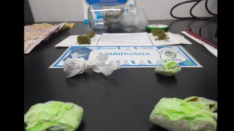 Vendiacutea droga se resistioacute y fue detenido en el barrio Kennedy