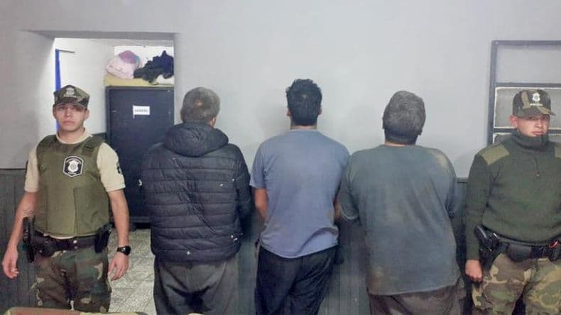 Habiacutean robado 10 mil kilos de soja y por la rotura de un neumaacutetico los