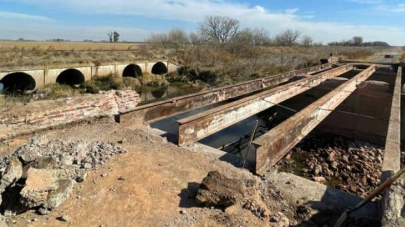 Martiacutenez recorrioacute El Socorro visitoacute obras puacuteblicas y se quej