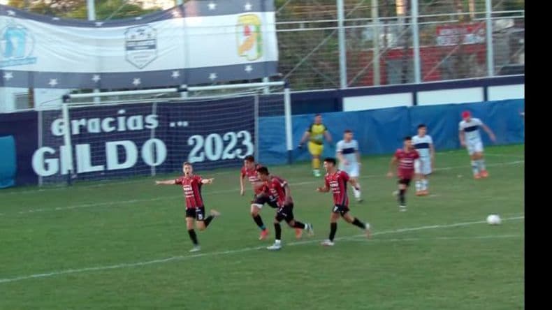 Douglas logroacute un valioso empate ante San Martiacuten