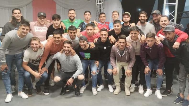 Juventud presentoacute su camiseta para el Torneo Regional Amateur de Fuacutetbo