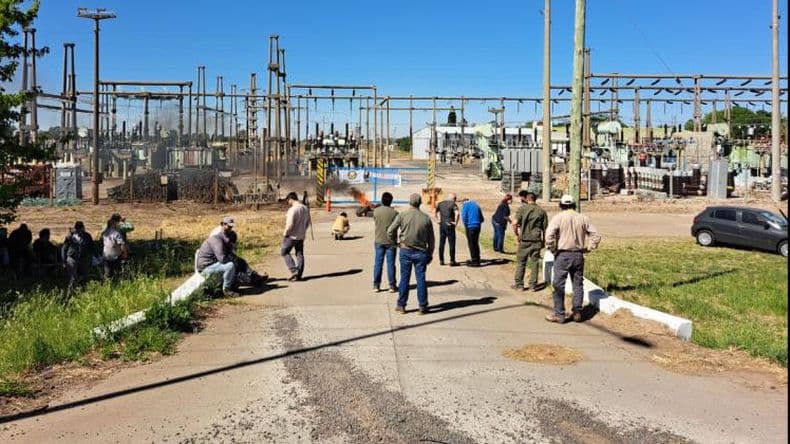Trabajadores de Luz y Fuerza en estado de alerta