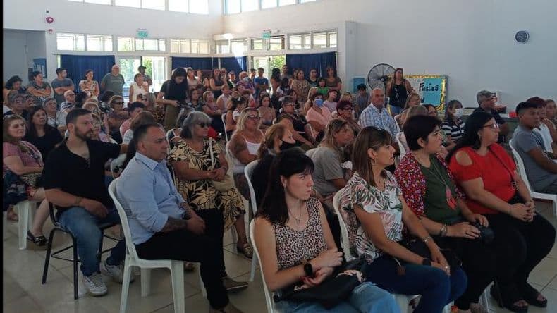 Emprender- numerosos ciudadanos recibieron su certificado
